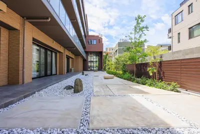 プレザンリュクス南青山の屋外共用部の写真